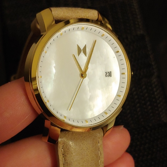 MVMT Mother of Pearl watch - Picture 3 of 8